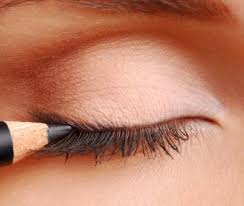 Listen, we know that applying eyeshadow isn't actually that easy. Step By Step Eye Makeup Photo Tutorial Lovetoknow