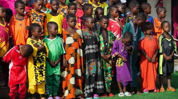 Nigerians welcome schoolchildren, teachers released after mass abduction - ABC News