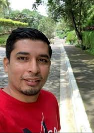 45TVinforma -- Encuentran sin vida a un joven en el interior de un vehículo  en el barrio Mejia de La Ceiba, Atlántida. ➡️ El hoy occiso es dentificado  como Christián Munguia, su