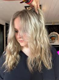 Happy Holidays everyone! 🦃🎄 I'm a stylist at Bellezza Avanti Spa/Salon !  I have a few opportunity's before the holidays:) I'm always accepting new  clients and would love to see you in