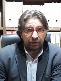 La Academia YA NO...