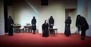 Terminada dos meses antes del asesinato de lorca, la casa de bernarda alba significa la culminaciã³n de su teatro renovador y poã©tico. La Casa De Bernarda Alba 2020 Cervantes Theatre