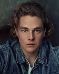 Timothy Innes aka Edward Play this picture as puzzle:  https://www.jigsawplanet.com/?rc=play&pid=1e666c995568