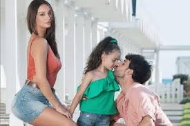 Raimondo todaro è nato a catania il 19 gennaio 1987, ma ha vissuto sino a 16 anni a castelnuovo del garda, in provincia di verona, dove si era trasferita la sua famiglia. Ballando Con Le Stelle Raimondo Todaro E L Amore Della Sua Vita Il Ballerino Felice Accanto A Lei Meteoweek
