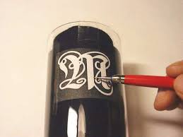 ダイソーのルーターで簡単diy ガラスの彫刻 グラスリッツェン でウェディング小物を作りたい グラスリッツェン ガラスの彫刻 ガラス彫刻