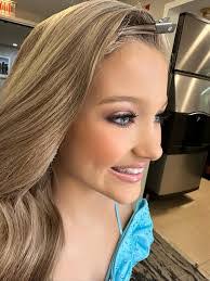 Holly Buxton's Instagram, Twitter & Facebook