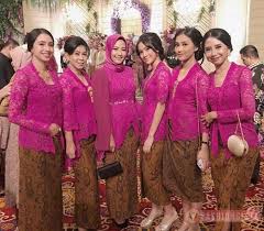 Inspirasi Model Kebaya Kutubaru Klasik Hingga Modern 2020 Fashionsista Co Model Model Fashion Terbaru 2020