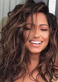 Natural Pink And Peach Makeup Hues And With Tousled Hair Curls And Waves Makeupgoals Eyemak Haircuts For Curly Hair Curly Hair Styles Naturally Hair Styles