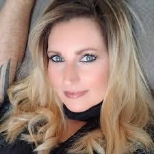 Amber Deleo's Instagram, Twitter & Facebook