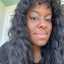 Stephanie Denton's Instagram, Twitter & Facebook