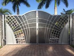 Gainesville ironworks creates beautiful custom gates, trellises, pergolas and gazebos to your specifications. Iron Gate At Your House Here S How You Can Take Care Of It Blog Fenesta