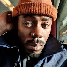 🍔 A 19 ans, il créait sa chaîne de fast-food, appelée Fresh Burgers. Trois  ans plus tard, Astrit Rushiti, un Neuchâtelois originaire de Bevaix, est  sur le point d'ouvrir ses troisième et