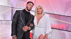 Tras el éxito de «real hasta la muerte» (2018), anuel aa vuelve a mostrar su nivel en el género urbano lanzando «emmanuel», su segundo álbum de estudio que está repleto de invitados de. Anuel Aa Tiene Un Nuevo Amor Y Karol G Televicentro