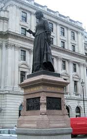 The Statue To Florence Nightingale Stands In Waterloo Place London Statue Visit London Travel Spot