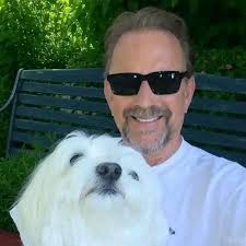 Aloha 🌺 Happy Monday🌞happy start into the new week let's hope this is the  week to #SaveMagnumPI #MakeMagnumStreamable Stay strong together 🤜🏽🤛🏽  Believe 🤙🏽 🤗to all Hope you work