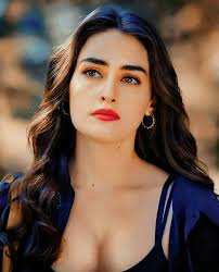 Esra Bilgic breaks internet with new bold photos