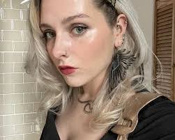 Libby Pederson's Instagram, Twitter & Facebook