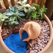 Deko Trend Kleiner Bunter Diy Sukkulenten Blumentopf In Einem Topf Belki Frias Garden Decorations Gard Sukkulenten Topfgarten Pflanzenkubel Fur Den Garten