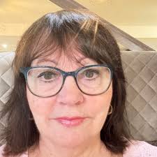 Robyn has always had that diesel jeans model look...