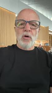 👏 🎼Nada mejor que despedir el mes de agosto con un poema loncco 🎼👏  Poema: "La Characata" por Sami Donatella Salas Supho, la "Characatita".  Guitarra: Hernán Charana Video: Frase Corta