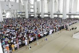Jika wanita memilih shalat berjamaah di masjid pakailah pakaian sopan yang menutup aurat, dan. Surau Masjid Zon Hijau Di Wp Dibenar Solat Jumaat Jemaah Mulai Esok Tak Lebih 30 Orang Zulkifli Semasa Mstar