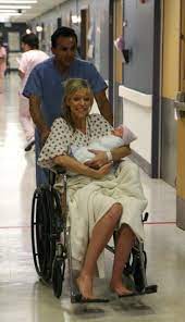 Dee Gives Birth It S Always Sunny In Philadelphia Wiki Fandom
