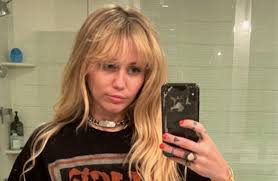 The great thing about being blond is that it shows a lot more dimension and movement, which is perfect for textured hairstyles, such as long fringes and shaggy cuts. Miley Cyrus Channels Hannah Montana With A New Blonde Hairdo And Bangs
