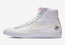 Nike Windbreaker Women Light Pink Shoes Size 11 77 Vintage White Gold Pink Dc1421 100 Release Date Sbd