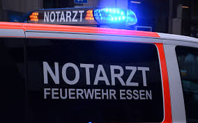 Der mutmaßliche täter sei überwältigt und festgenommen worden. Nach Messerattacke In Essen Opfer Im Krankenhaus Gestorben Radio Essen