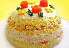 салат с копченой курицей и кукурузой и крабовыми палочками Salat S Kukuruzoj I Krabovymi Palochkami Russkie Produkty Krabovye Palochki I Eda Na Rozhdestvo