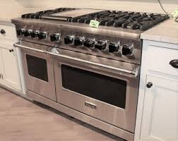 The range / range top cannot be installed directly adjacent to sidewalls, tall cabinets, tall appliances, or other side vertical surfaces above 36 high. Viking 6 Burner Power Plus Gas Stove Double Oven Jones Swenson Auctions