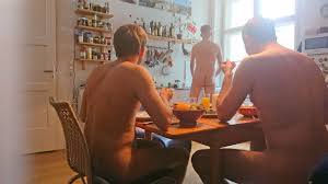 FKK in Berlin: Nackt ist frei oder die Renaissance der Freikörperkultur