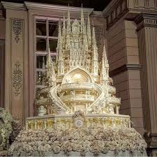World S Most Expensive Wedding Cake Photographed In Indonesia Luxury Wedding Cake Big Wedding Cakes Huge Wedding Cakes