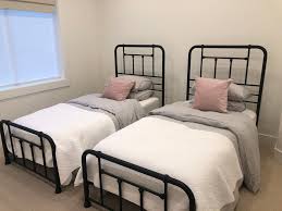 The easy solution to this conundrum is to use two xl twin beds which, at 80 inches in length, will be exactly the same length as a king size mattress. 2 Twin Beds With Mattresses For Sale In Federal Way Wa Offerup