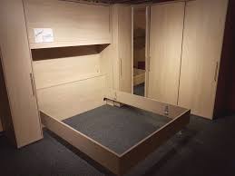 Vom zweiteiligen set mit bett und kleiderschrank bis hin zu umfangreichen sets mit bett, kleiderschrank, nachtkästen und kommode ist alles erhältlich. Neu Schlafzimmer Led Massiv Bett Eckschrank M Spiegel 4 Schranke 4090 Ebay
