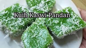 Tahan lama tak basi sebab kita dah kukus kan kelapa parut. Mai Cooking Kuih Kaswi Pandan Kuih Kaswi Ni Antara Kuih Facebook
