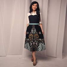 Zelena maxi dress dengan bahan 100 persen poliester sangat pas baca juga: 30 Model Baju Batik Wanita Terbaru Modern Formal