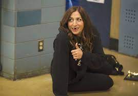Chelsea peretti talks about how jodi arias broke the glass ceiling of murderers and how she pees a lot. Brooklyn Nine Nine Bild Chelsea Peretti 294 Von 560 Filmstarts De