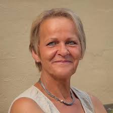 CASPER SÆTTER EN BREMSE I VÆRKSTEDSPRISERNE 25-årige Casper Schmidt står  bag Schmidt Auto ved Oure, som er yderst konkurrencedygtig på  værkstedspriserne. Af Michael Thorbjørnsen 25-årige Casper Schmidt er en  særdeles aktiv og