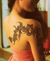 Depending on your lifestyle and skin, a henna tattoo will last up to three weeks. 24 Nice Henna Tattoos On Back