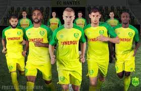 Compte officiel du football club de nantes • @fcnantesesports• @fcn_business• @fcn_academie• @fcn_feminines• @fcn_services. Fc Nantes 2017 18 Umbro Home And Away Kits Football Fashion