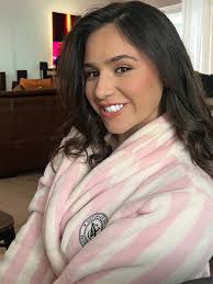 Miami Makeup Artist Tips: Nail Your Look for a Memorable Wedding Day