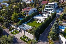 Futyult A Szabalyokra A Ner Ben Hasito Arab Szallodamogul Amikor Luxusvillat Huzott A Rozsadombra 24 Hu