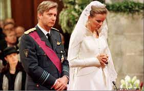 Koningin mathilde bezocht ondertussen een farmaceutisch laboratorium in de provincie namen en daarbij viel. Koning Filip En Koningin Mathilde Huwden Exact 20 Jaar Geleden Paleis Deelt Een Boodschap Redactie24
