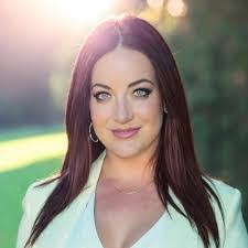 Hannah Broderick's Instagram, Twitter & Facebook