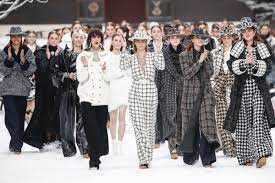 Inverno 2020 acesse e conheça agora! Inverno 2020 O Ultimo Suspiro De Karl Lagerfeld Na Chanel Noticias Ffw
