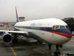 Motivul pentru care acesta este cel mai mare aeroport din lume este pentru că servește ca un aeroport de legătură între mai toate companiile aeriene din statele unite, o țară unde orice distanță mai mare de 400 de kilometri se parcurge cu avionul. UndÄ Verde De La AutoritÄÅ£ile Sua Delta Si Northwest CreeazÄ Cea Mai Mare Companie AerianÄ Din Lume 31 10 2008 Bursa Ro