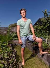 De televisiekok toonde zich in een historische finale, over twee dagen, de sterkste. Tv Kok Hugo Kennis Duikt S Nachts De Moestuin In Ik Slaap Vier Uur Koken Eten Ad Nl