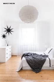 White Bedroom Vita Eos Lamp Chunky Knit Blanket Und Meine Erfahrungen Mit Dem Vorwerk Kobold Vk200 Handstaubsa Dorm Room Decor Diy Dorm Room Diy Luxe Bedroom