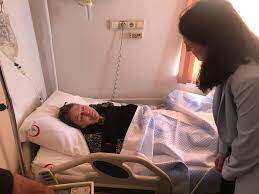 Tarim ve orman bakanı bekir pakdemirli'nin annesi nuran pakdemirli ve dayısı cemal çetin (74), içinde bulundukları otomobilin. Nuran Pakdemirli Den Iyi Haber